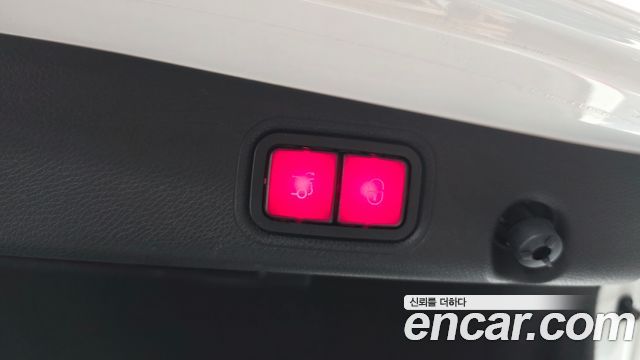 Mercedes-Benz E-Class 2019 — photo 20