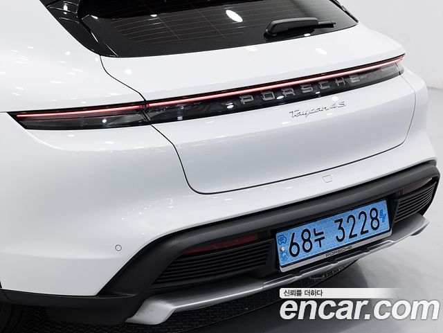 Porsche Taycan 2024 — photo 12