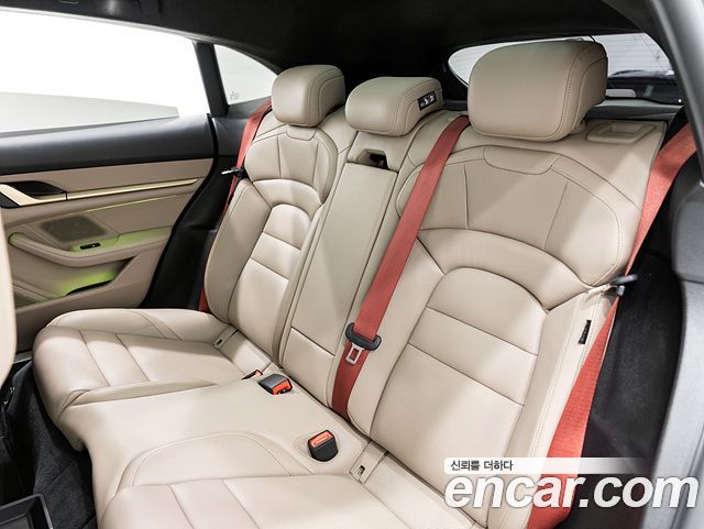 Porsche Taycan 2024 — photo 17