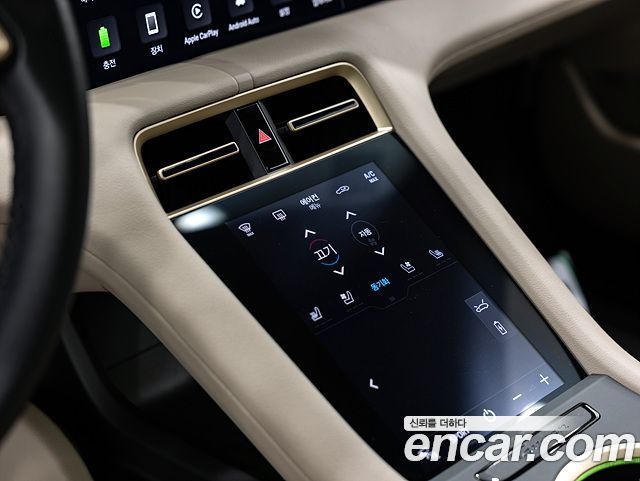 Porsche Taycan 2024 — photo 19