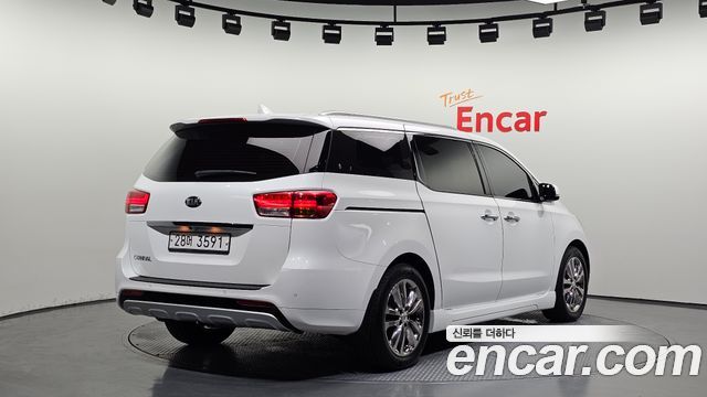 Kia Canival 2018 — photo 2