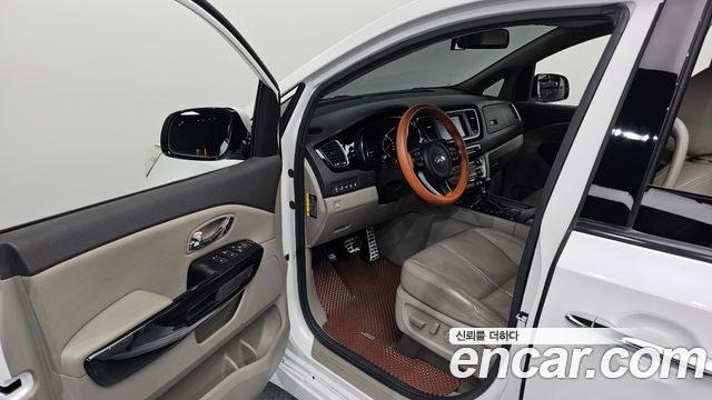 Kia Canival 2018 — photo 10