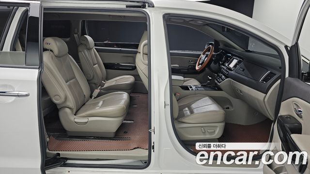 Kia Canival 2018 — photo 11
