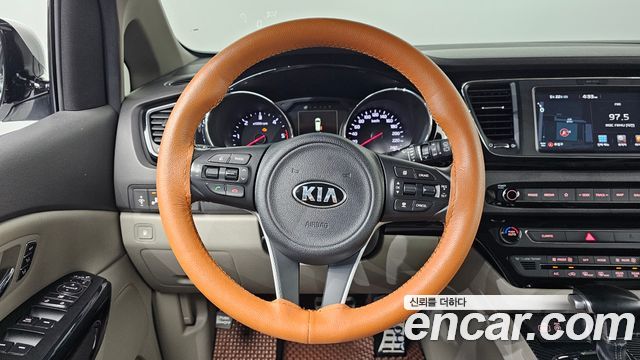 Kia Canival 2018 — photo 14