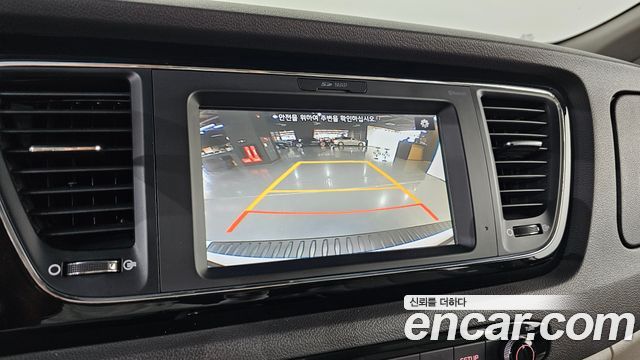 Kia Canival 2018 — photo 16