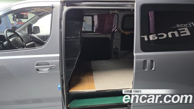 Hyundai Starex 2017 — photo 11
