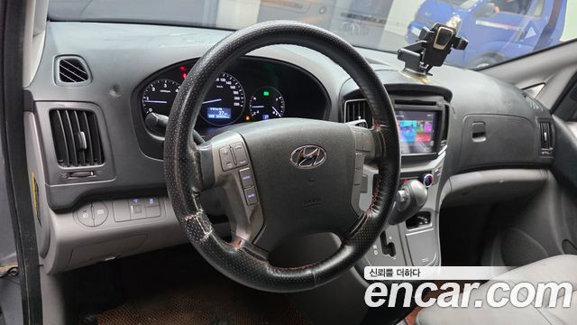 Hyundai Starex 2017 — photo 13