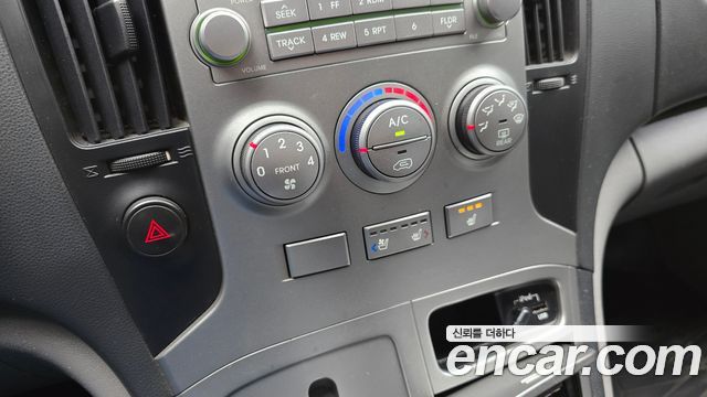 Hyundai Starex 2015 — photo 17