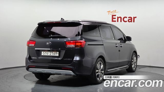 Kia Canival 2018 — photo 2