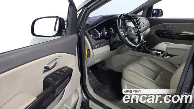 Kia Canival 2018 — photo 13