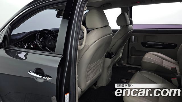 Kia Canival 2018 — photo 17