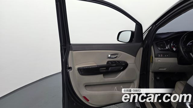 Kia Canival 2018 — photo 14