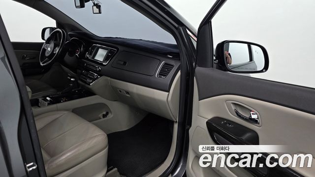 Kia Canival 2018 — photo 16