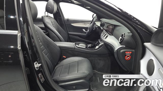Mercedes-Benz E-Class 2021 — photo 10