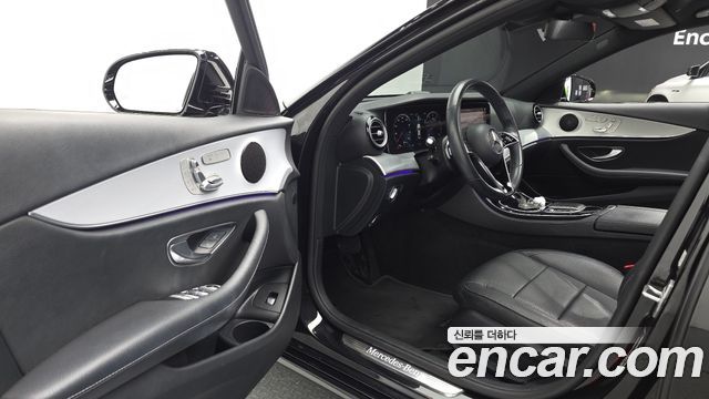 Mercedes-Benz E-Class 2021 — photo 11