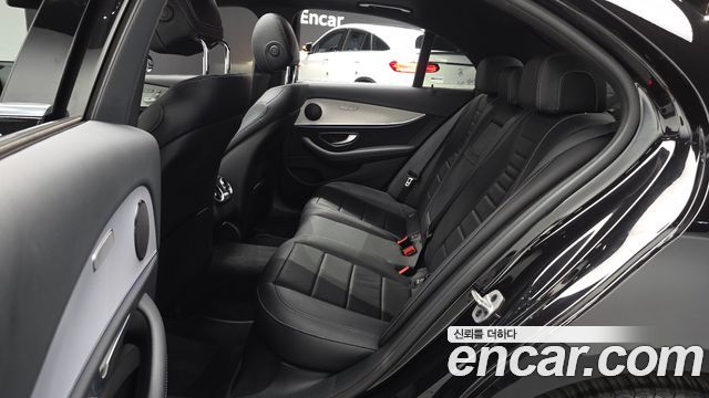 Mercedes-Benz E-Class 2021 — photo 12