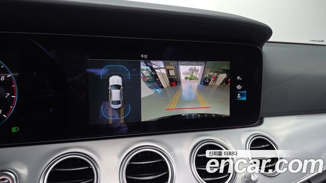 Mercedes-Benz E-Class 2021 — photo 15