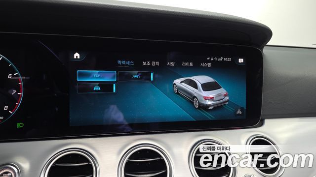 Mercedes-Benz E-Class 2021 — photo 16