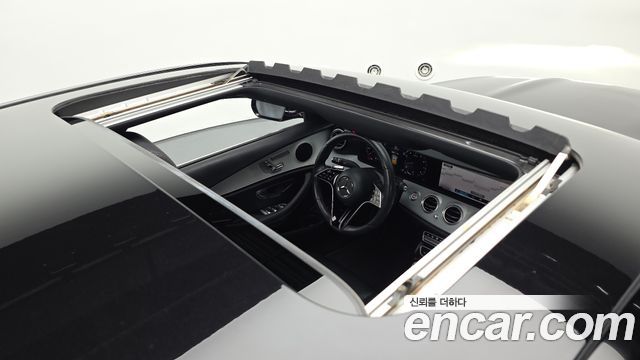 Mercedes-Benz E-Class 2021 — photo 17