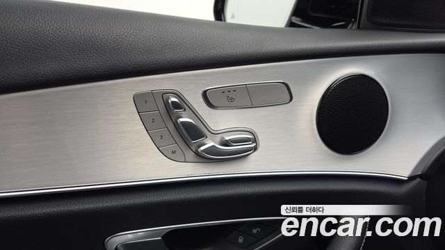 Mercedes-Benz E-Class 2021 — photo 18