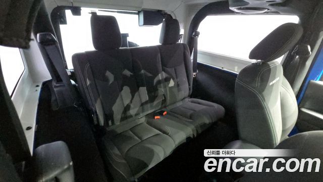 Jeep Wrangler 2016 — photo 17