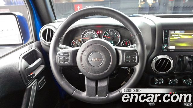 Jeep Wrangler 2016 — photo 18