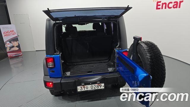 Jeep Wrangler 2016 — photo 26
