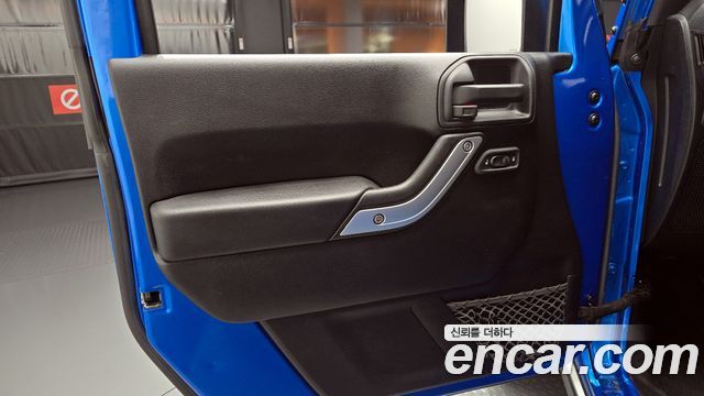 Jeep Wrangler 2016 — photo 14