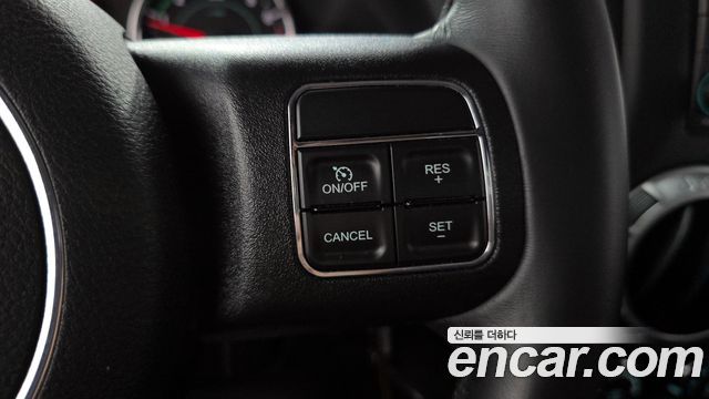 Jeep Wrangler 2016 — photo 28