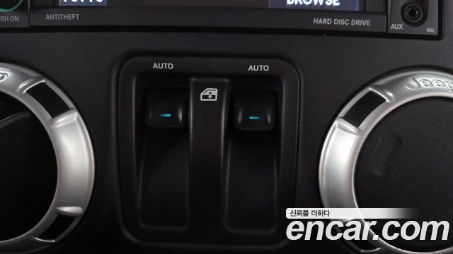 Jeep Wrangler 2016 — photo 29