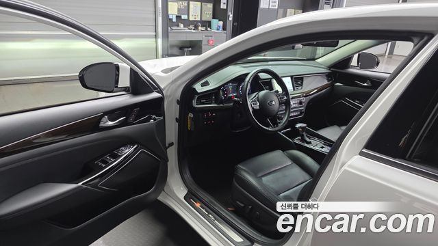 Kia K7 2018 — photo 10
