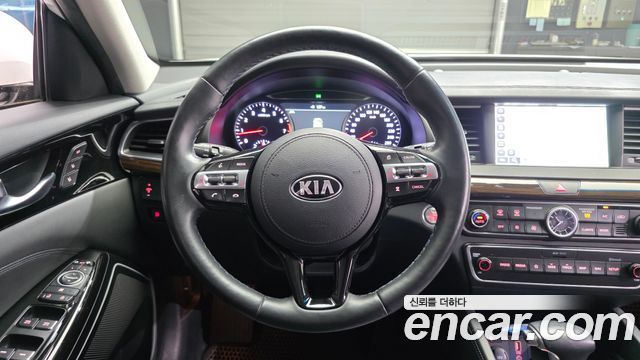 Kia K7 2018 — photo 12
