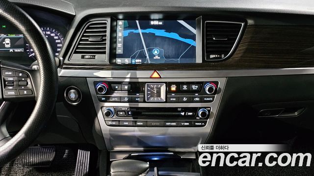 Genesis G80 2018 — photo 12