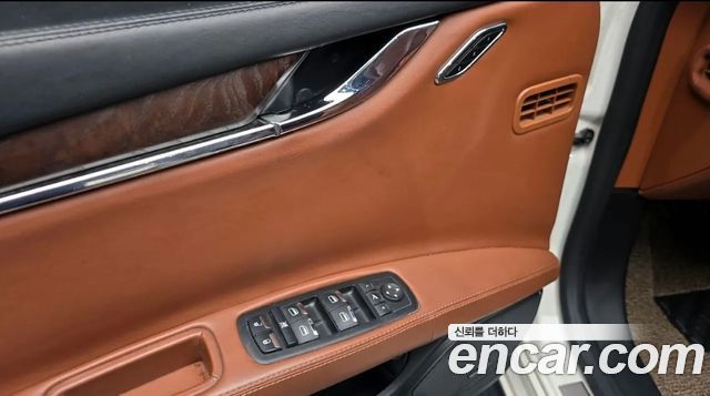 Maserati Quattroporte 2016 — photo 17