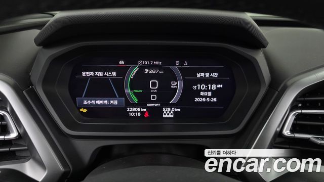 Audi Q4 e-tron 2025 — photo 8