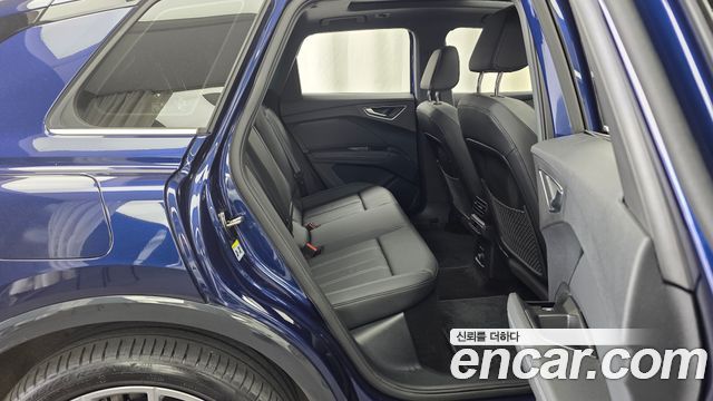 Audi Q4 e-tron 2025 — photo 12