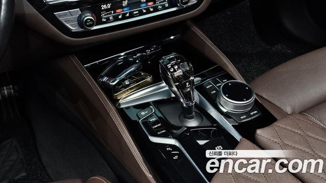 BMW 5-Series 2022 — photo 12