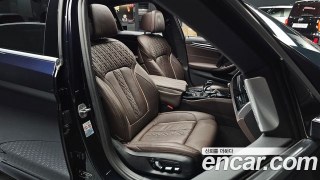 BMW 5-Series 2022 — photo 13