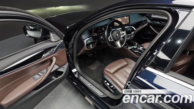 BMW 5-Series 2022 — photo 17