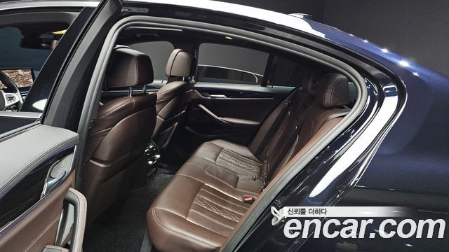 BMW 5-Series 2022 — photo 18