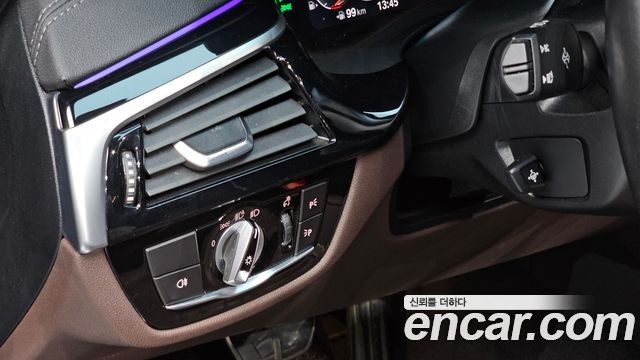 BMW 5-Series 2022 — photo 20