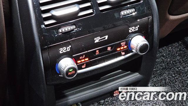 BMW 5-Series 2022 — photo 23