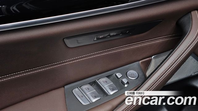 BMW 5-Series 2022 — photo 24
