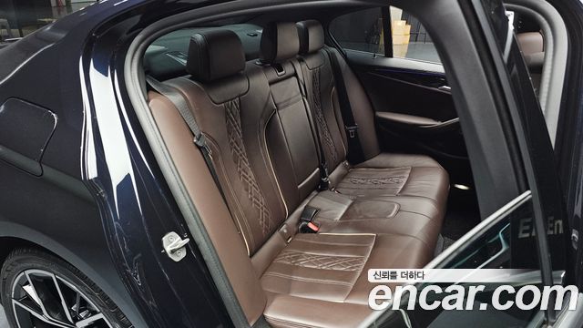 BMW 5-Series 2022 — photo 16
