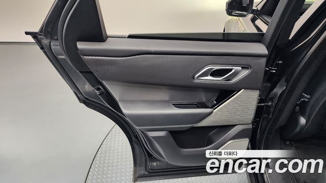 Land Rover Range Rover Velar 2021 — photo 15