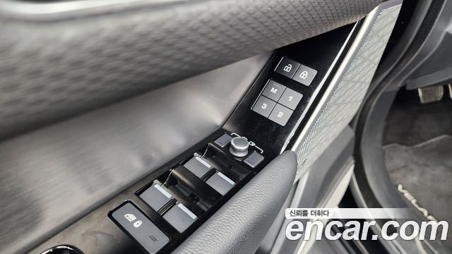 Land Rover Range Rover Velar 2021 — photo 28