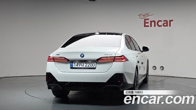 BMW 5-Series 2025 — photo 4