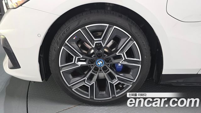BMW 5-Series 2025 — photo 5
