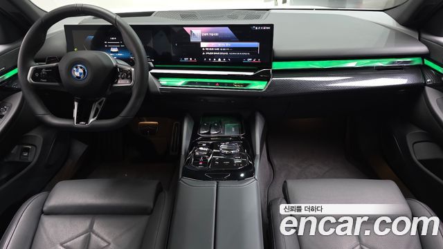 BMW 5-Series 2025 — photo 10