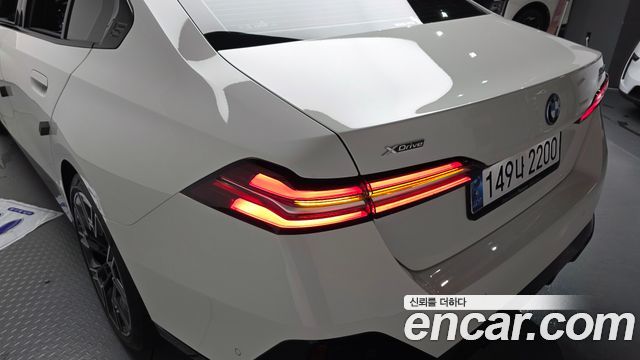 BMW 5-Series 2025 — photo 9
